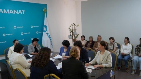 Әйелдер қанаты: Қоғамдық дамудың жаңа серпіні бойынша кездесу