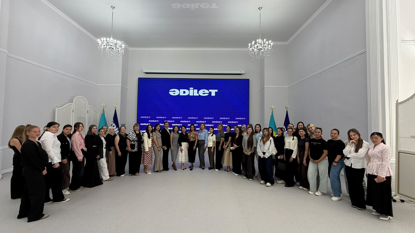 ҚАРАҒАНДЫДА ӘЙЕЛДЕРГЕ АРНАЛҒАН ҚҰҚЫҚТЫҚ САУАТТЫЛЫҚТЫ АРТТЫРУ ШАРАСЫ ӨТТІ