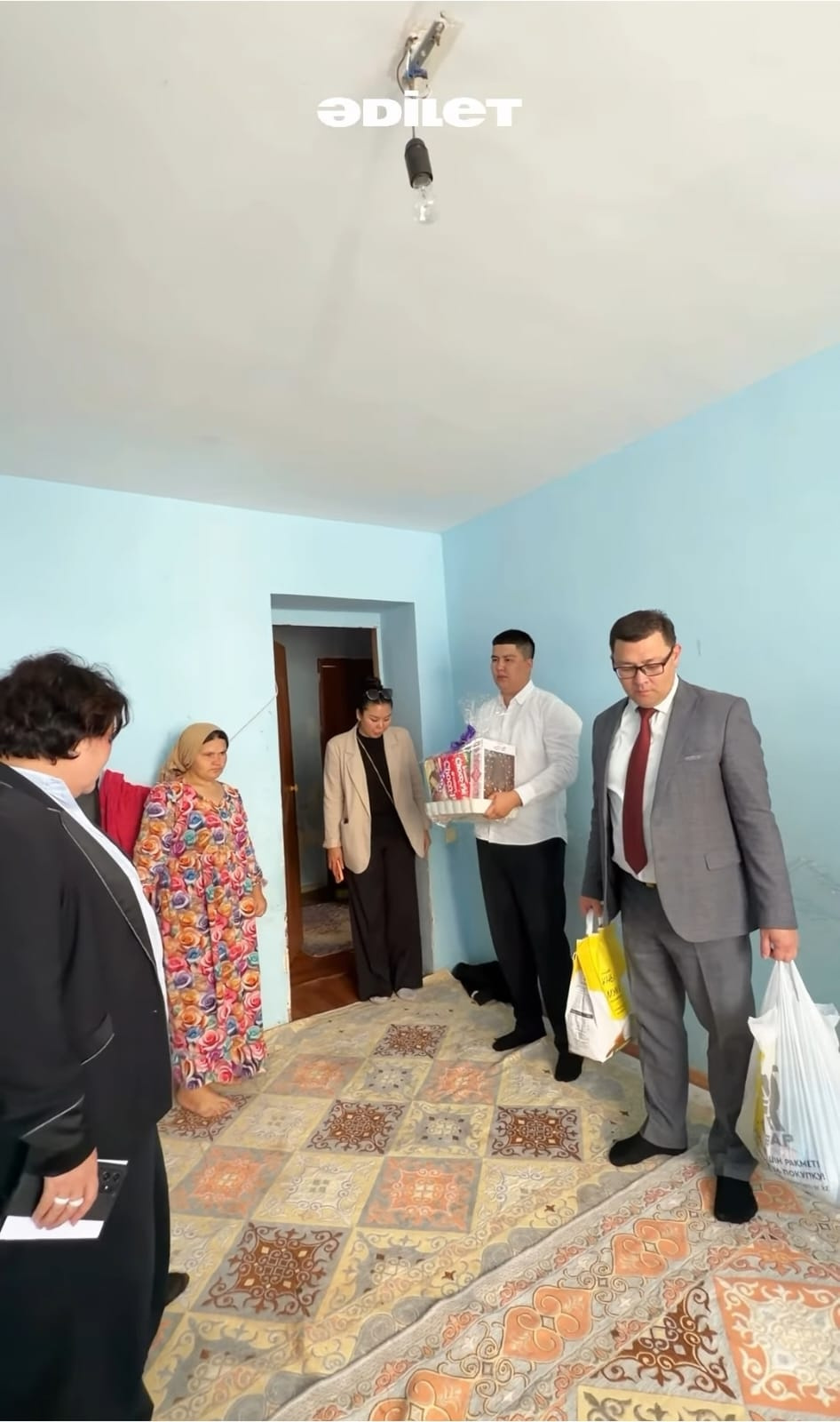 Отбасы күні: «Әйелдер қанаты» әлеуметтік көмекті қажет ететін отбасын мерекемен құттықтады