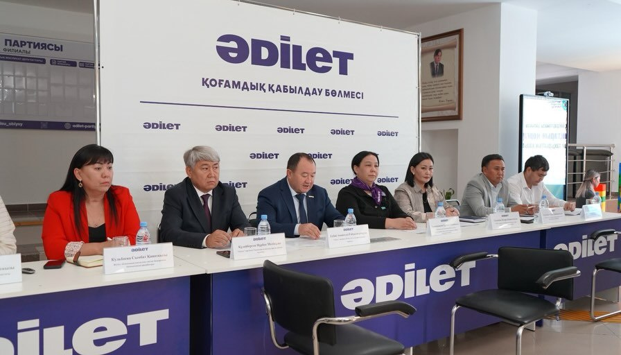 Жетісуда балалардың құқықтарын қорғау бойынша азаматтардың өтініштері қаралды