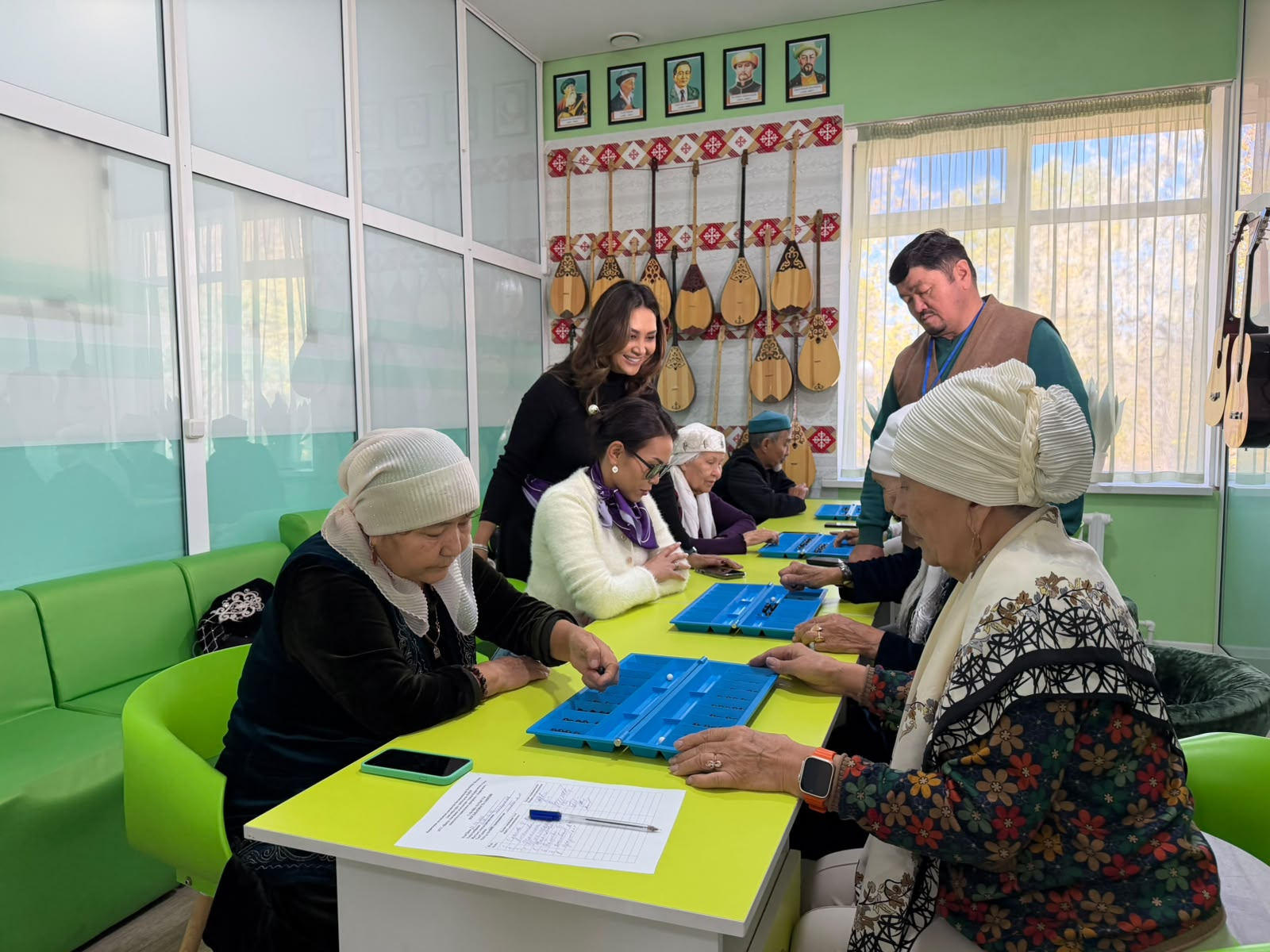 В КАРАГАНДИНСКОЙ ОБЛАСТИ ЖЕНСКОЕ КРЫЛО ПАРТИИ «ӘДІЛЕТ» ПРОВЕЛО РЯД МЕРОПРИЯТИЙ КО ДНЮ ПОЖИЛЫХ ЛЮДЕЙ