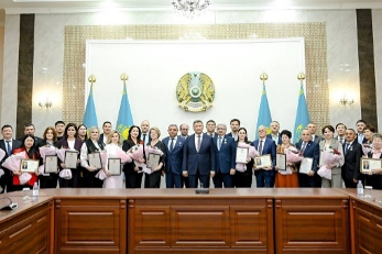 Республикалық референдумға қосқан үлес үшін марапаттау
